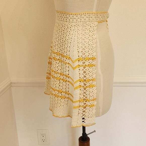 Vintage Handmade Crochet Apron With Yellow & White Patterned Design - Picture 5 of 8
